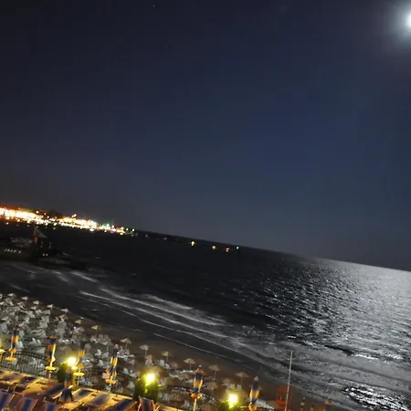 Aqua Dolphin Hotell