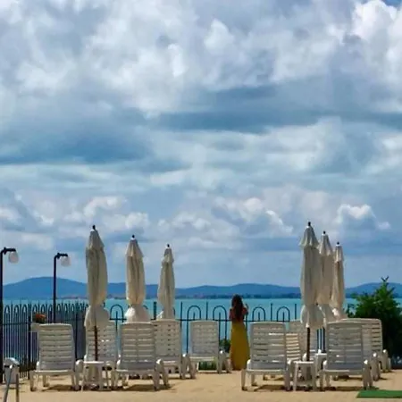 Aqua Dolphin Хотел 3*