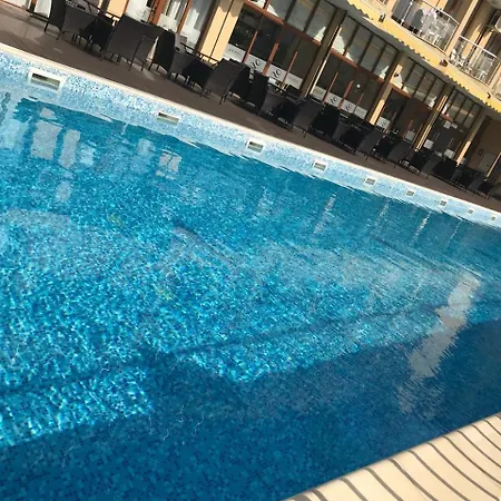 Aqua Dolphin Хотел Равда