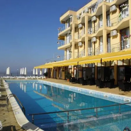 Aqua Dolphin Хотел Равда