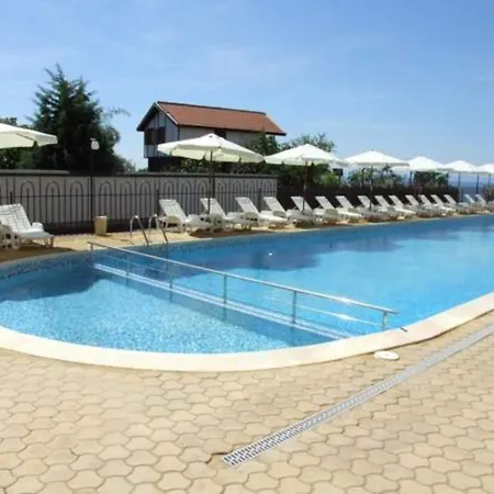 Хотел Aqua Dolphin 3*