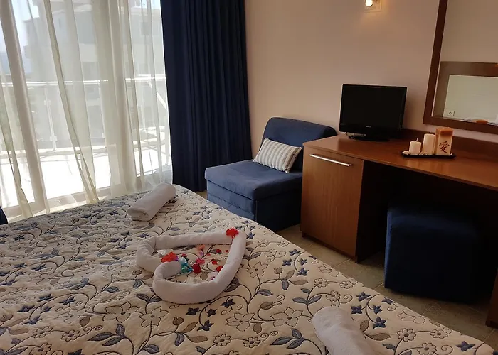 Aqua Dolphin Hotel Rawda